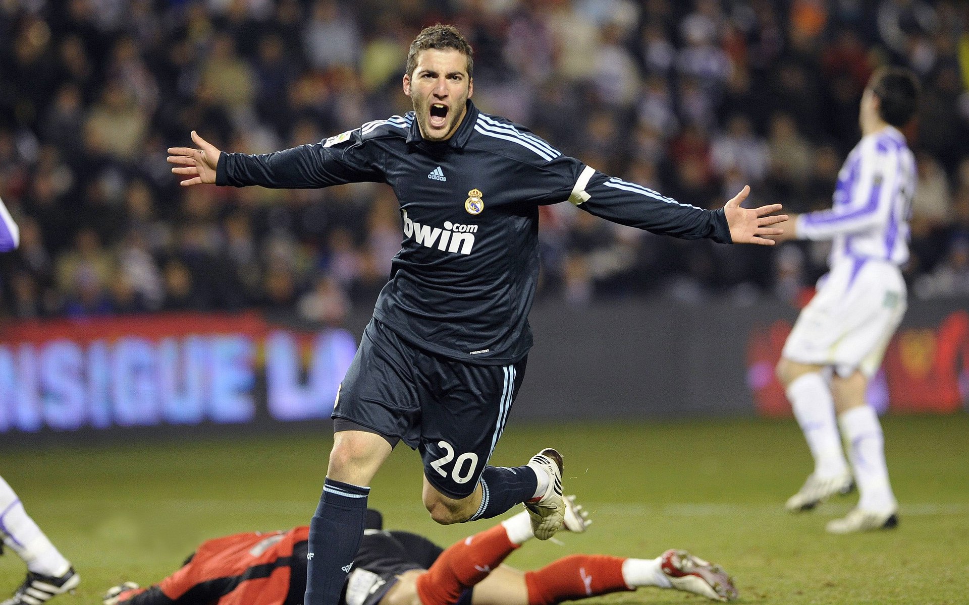  今夜NBA常规赛前瞻：奥斯梅恩伤情更新，拜仁慕尼黑冲击不败纪录