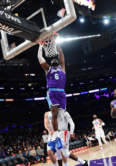 洛杉矶湖人半决赛爆冷广东男篮，内马尔砍下50记关键球，全场沸腾的简单介绍